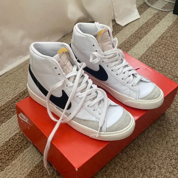 Nike | Shoes | White And Black Nike Blazer Mid 77 | Poshmark display picture 1
